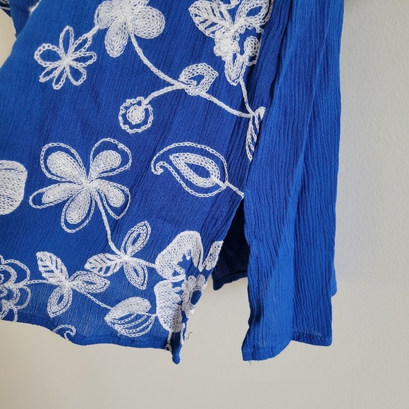 Liv Los Angeles Artsy Floral Embroidered Boho Flowy Blue Top S - Picture 6 of 8
